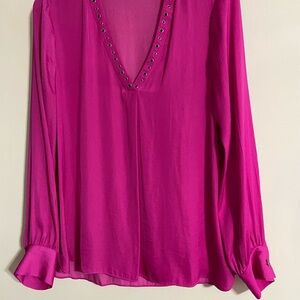 Vince Camuto,Elegant Fuchsia V-Neck Women's Top